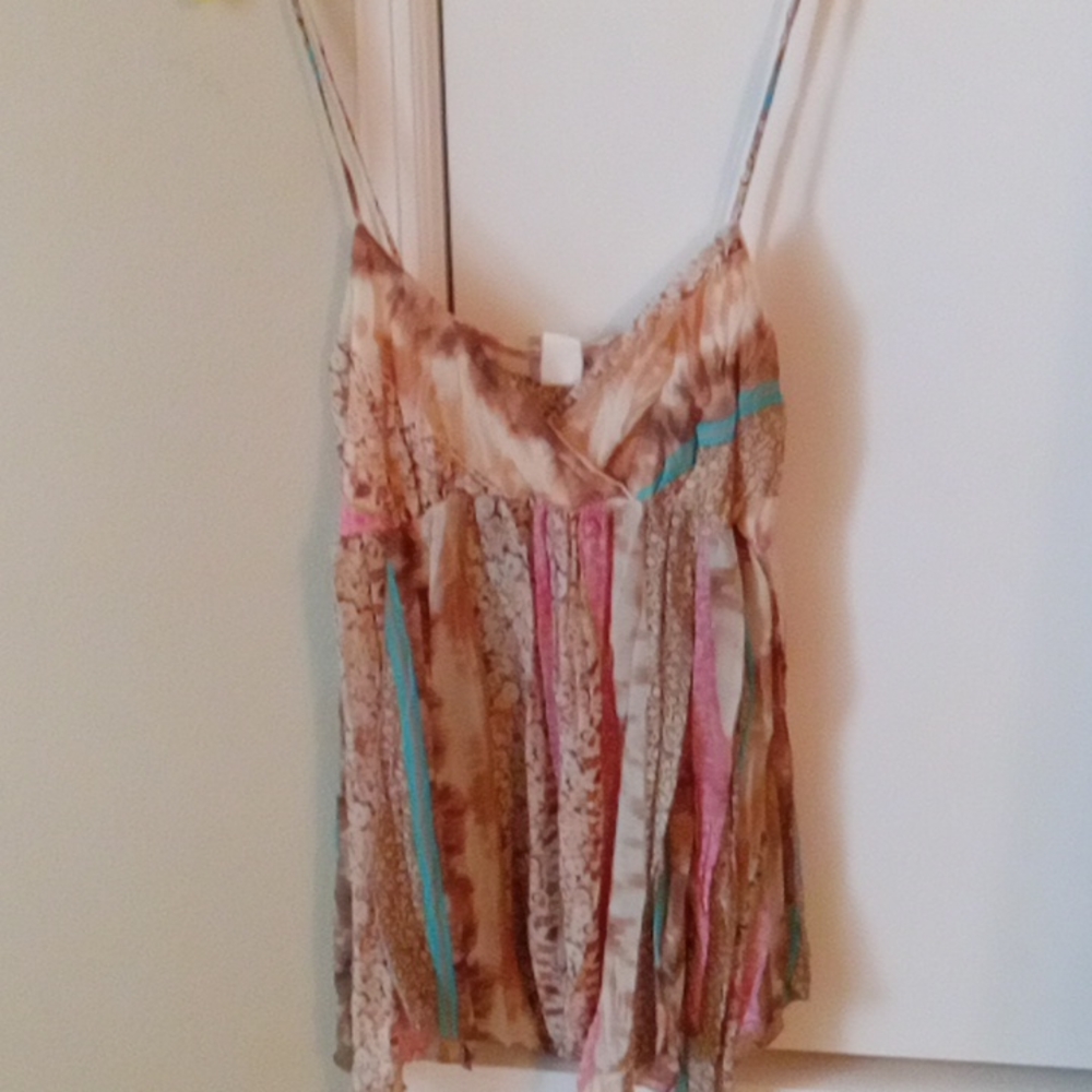 Multicolored shear sleeveless top